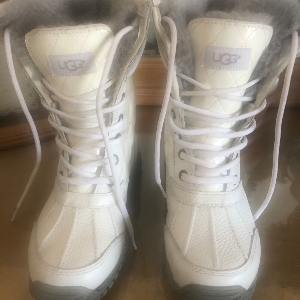 UGG white snow boots (worn twice)